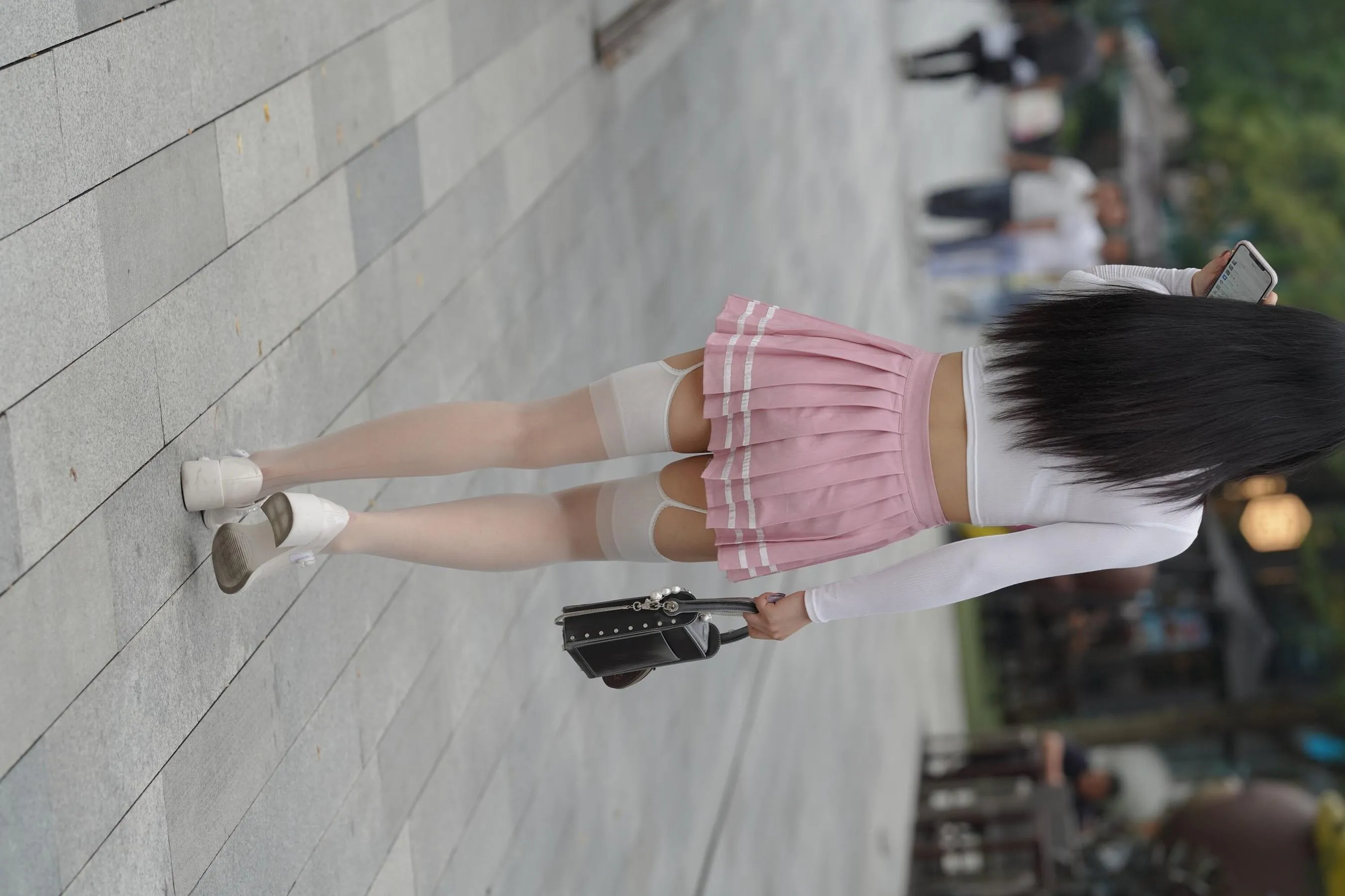 魔镜街拍 NO.161 街拍白丝吊带袜美女 [109P]插图7